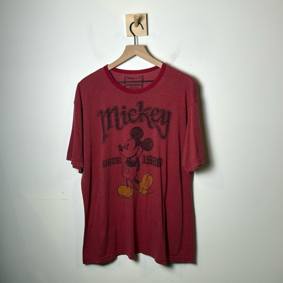 Disney Store Men's Mickey Mouse Since 1928 Graphic T-Shirt Red Vintage size XL - Picture 1 of 7